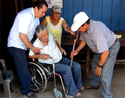 ASAMBLEÍSTAS ZEVALLOS ENTREGO SILLA