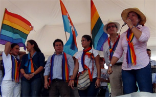 1 LUPE DA BIENVENIDA A ACOSTA