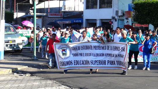 MARCHA ESTUDIANTES ESPOCH