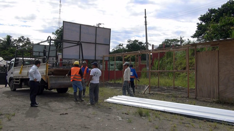 camion llevandose los materiales