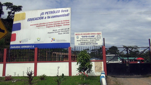Padres de Familia de la Esc. David Clark reclaman a Ecuador Estratégico porque no se construirían adecuaciones anunciadas