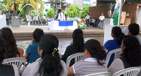 Sacerdote en misa campal pidió no olvidar a quienes forjaron el desarrollo de El Coca
