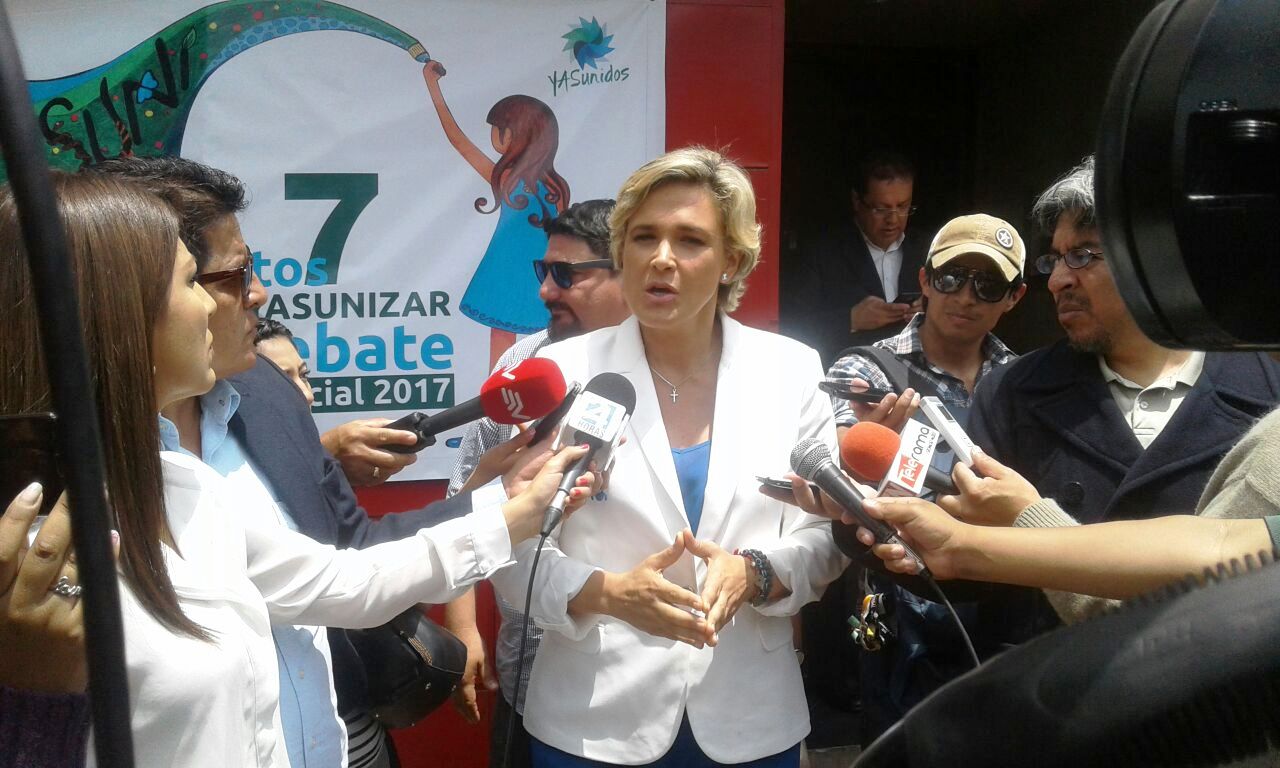 Yasunidos entregó propuesta ambiental a la candidata Cynthia Viteri