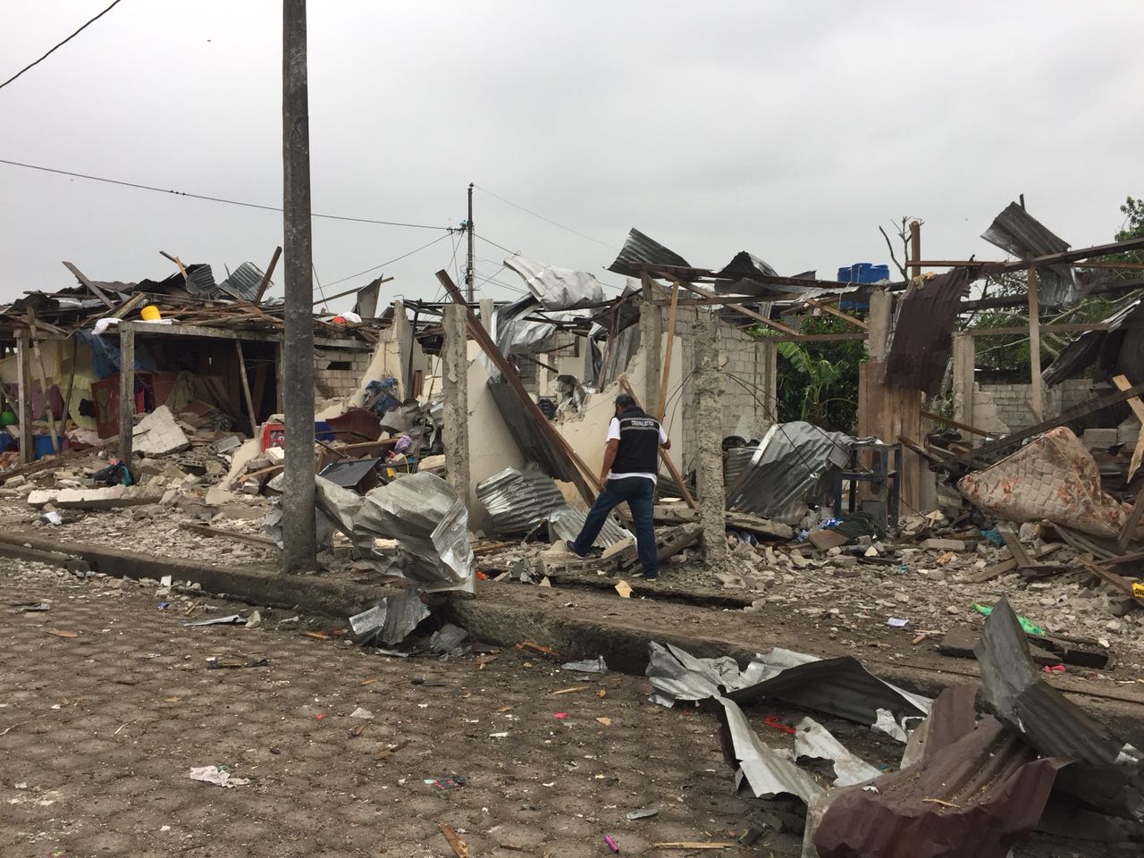 URGENTE: Atentado con coche bomba en cuartel policial en Esmeraldas deja 23 heridos