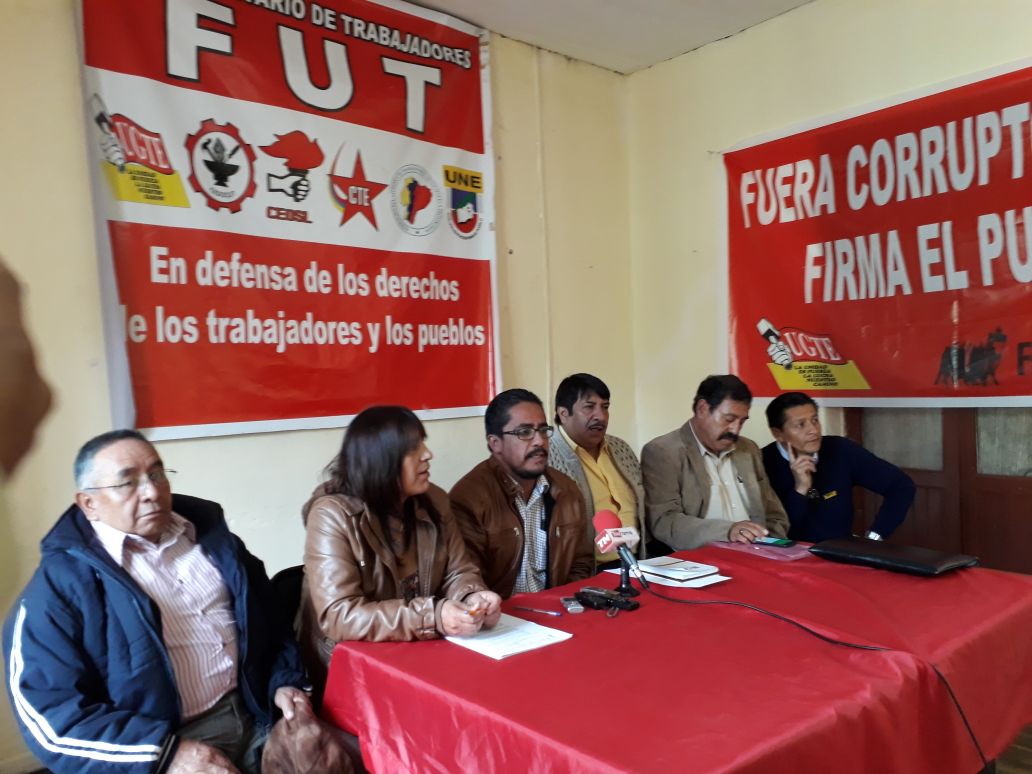 Organizaciones labores exigen la salida de Carlos Baca y José Serrano