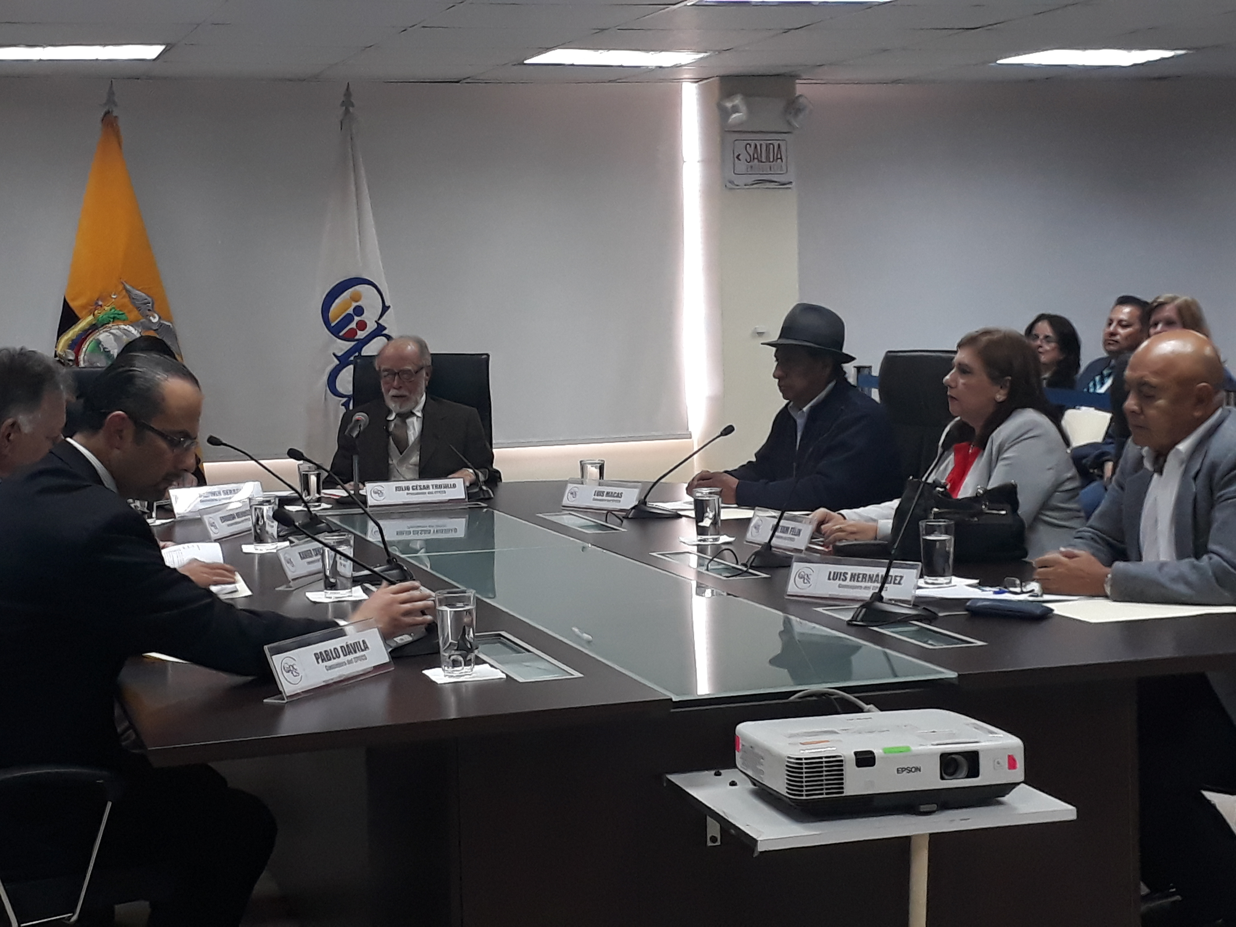 Se aprueba Mandato para evaluación de autoridades.