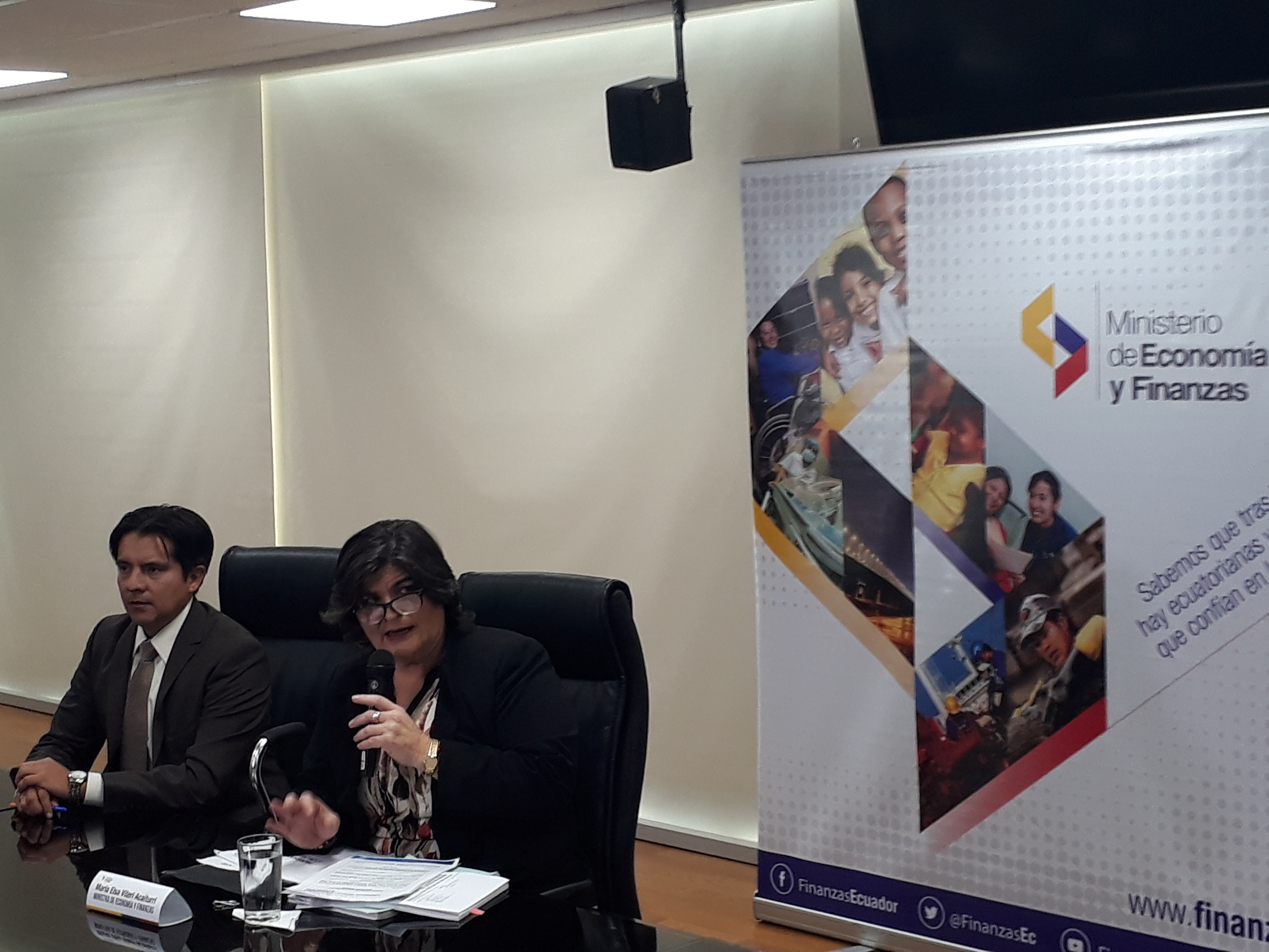 GOBIERNO APUESTA A RENEGOCIACIÓN DE LA DEUDA Y ELIMINACIÓN DE EMPRESAS PÚBLICAS.