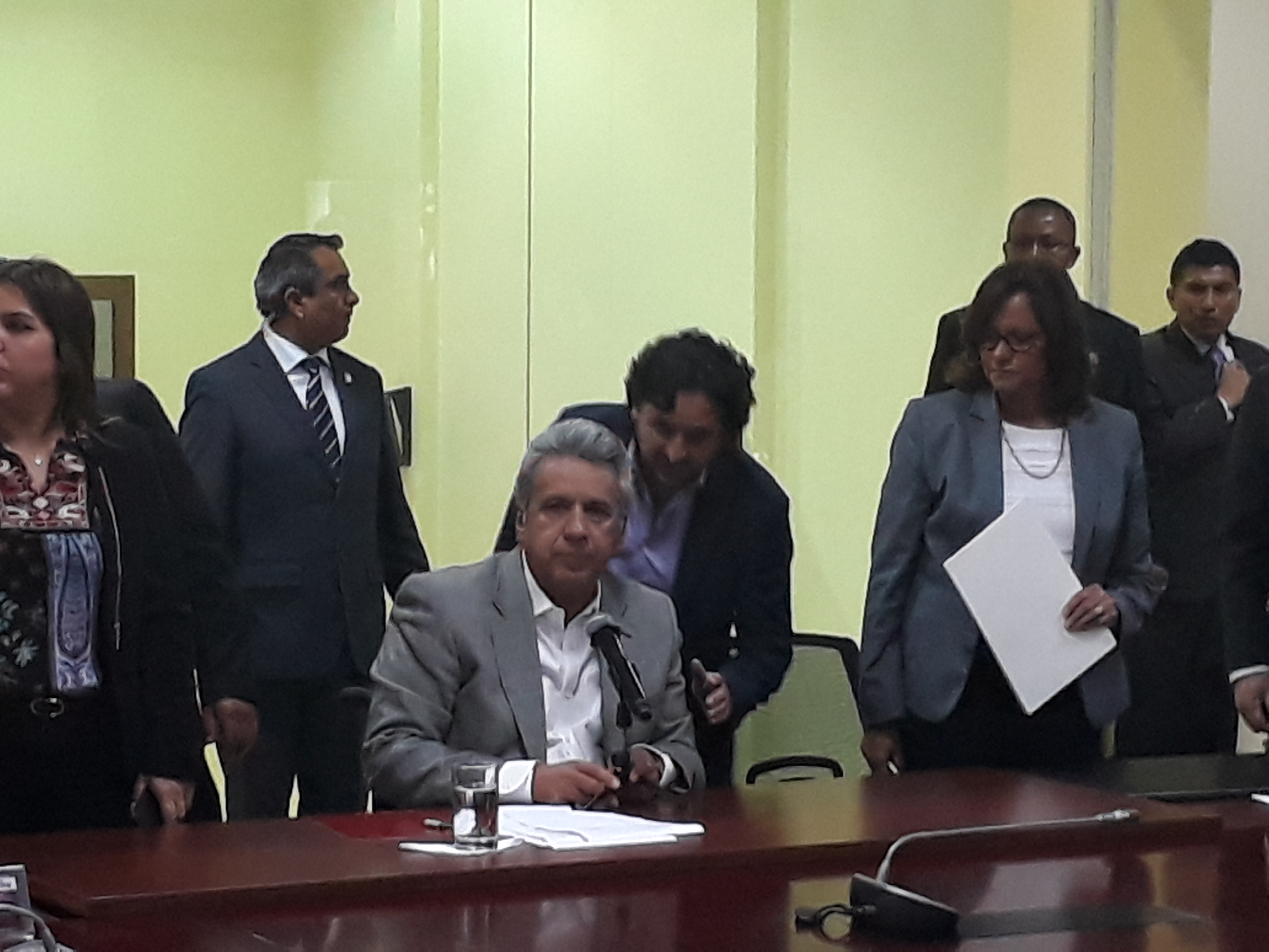 PRIMER MANDATARIO CONFIRMA MUERTE DE PERIODISTAS A MANOS DE DISIDENTES DE LAS FARC.