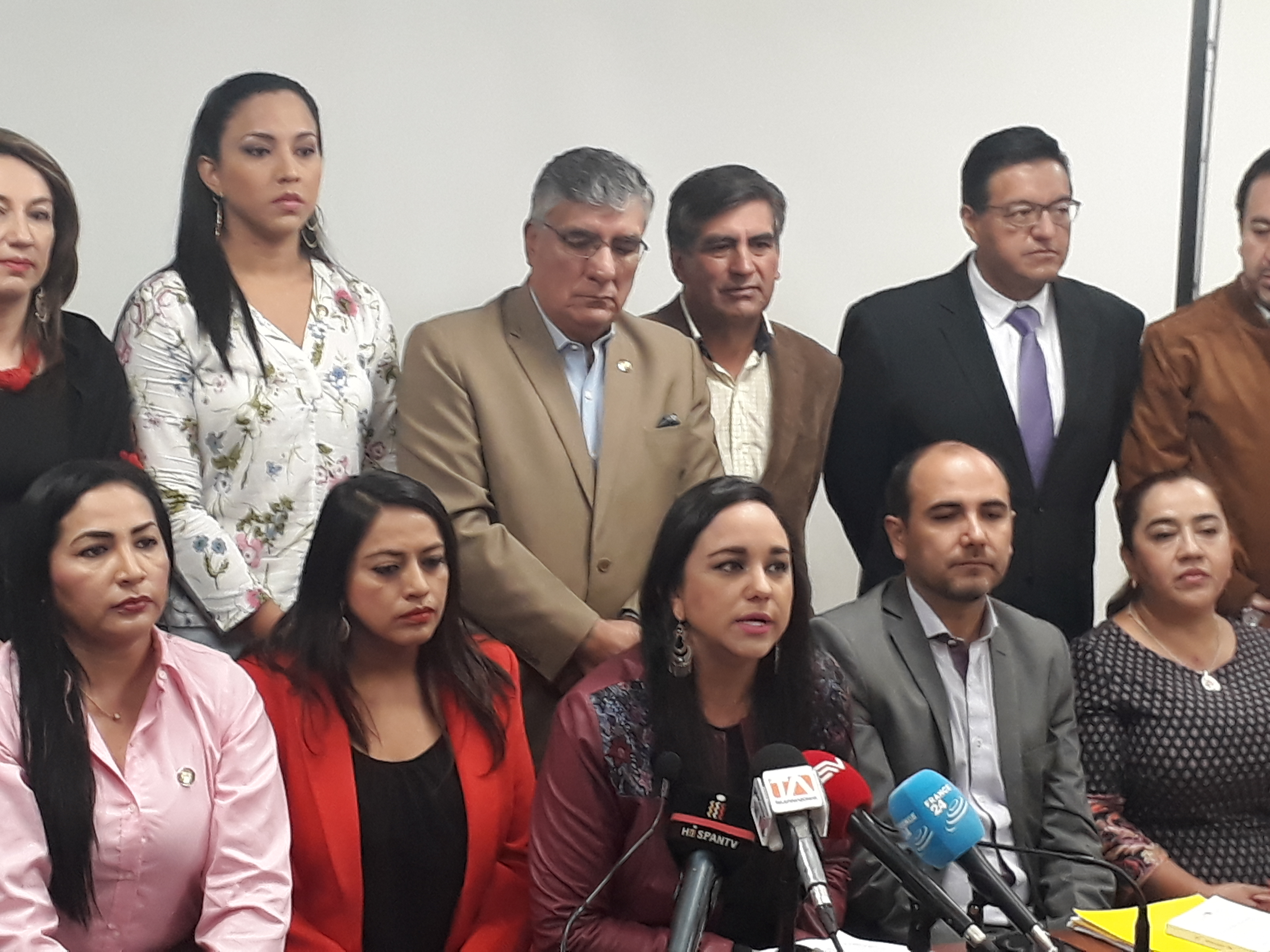 Simpatizantes de Rafael Correa le exigen no retorne al país por falta de garantías