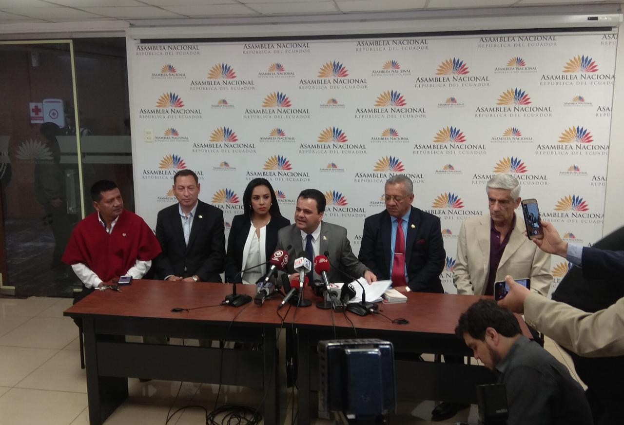 Asambleista Esteban Bernal pide se convoque a una nueva sesión de la Comisión de Fiscalización.