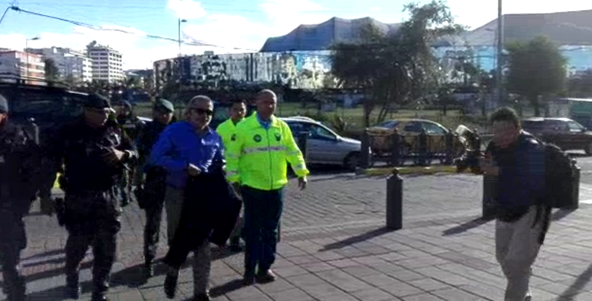 Prohibición de salida del país para exsecretario de comunicación.