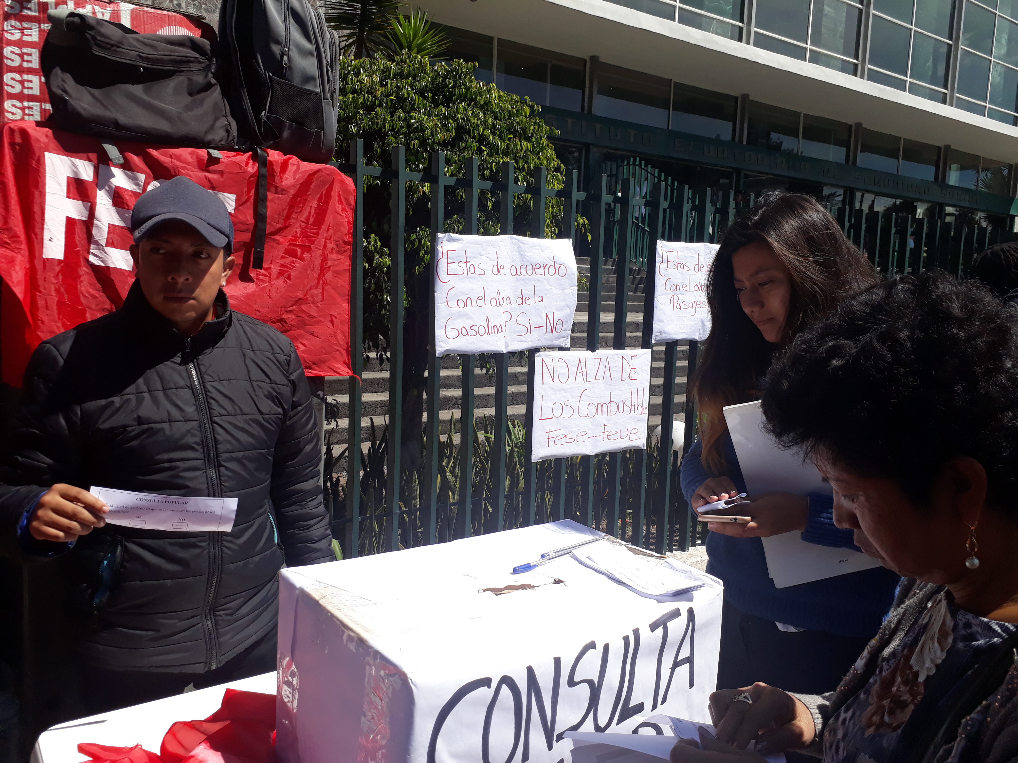 Consulta Popular Simbólica, realizan organizaciones estudiantiles en rechazo a la posible alza de la gasolina