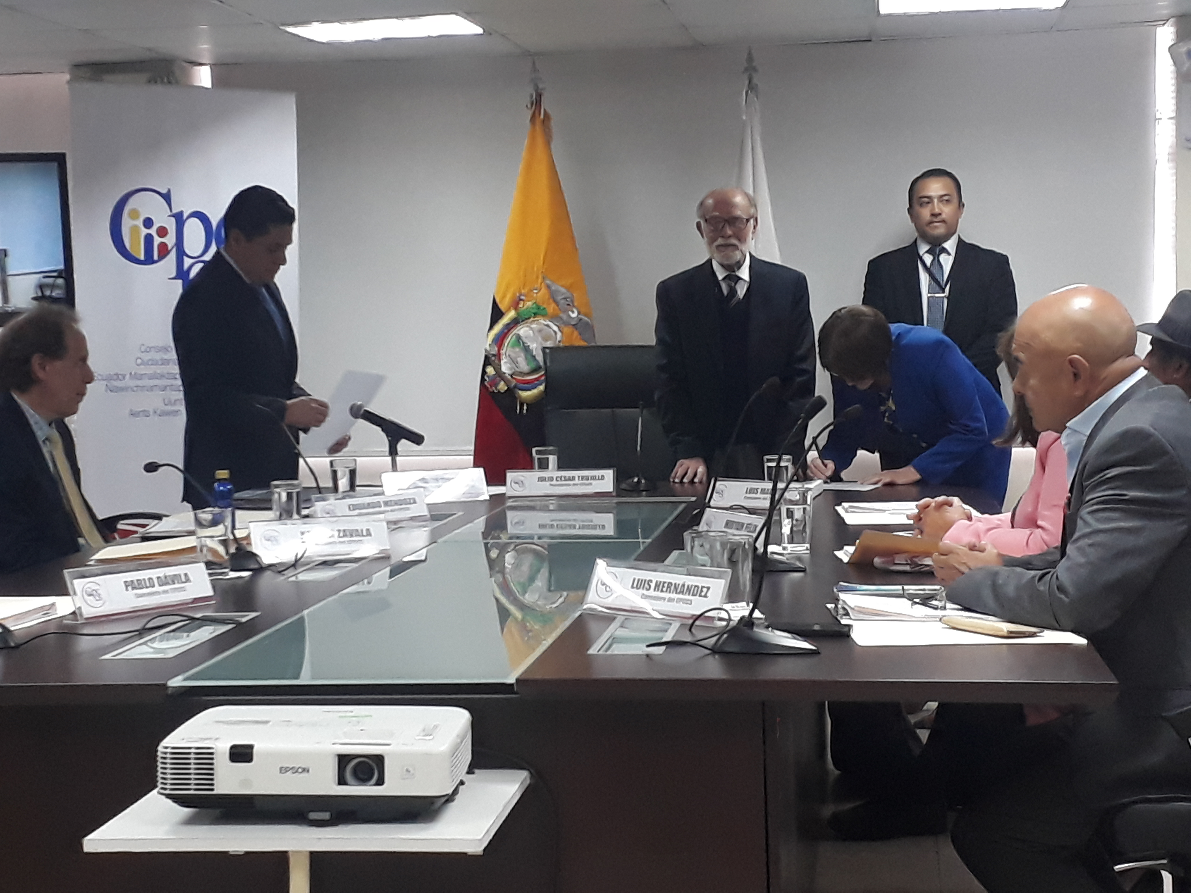 EL CONSEJO DE PARTICIPACIÓN EN TRANSICIÓN POSESIONÓ A LA COMISIÓN CALIFICADORA QUE DESIGNARÁ A JUECES DE LA CORTE CONSTITUCIONAL.