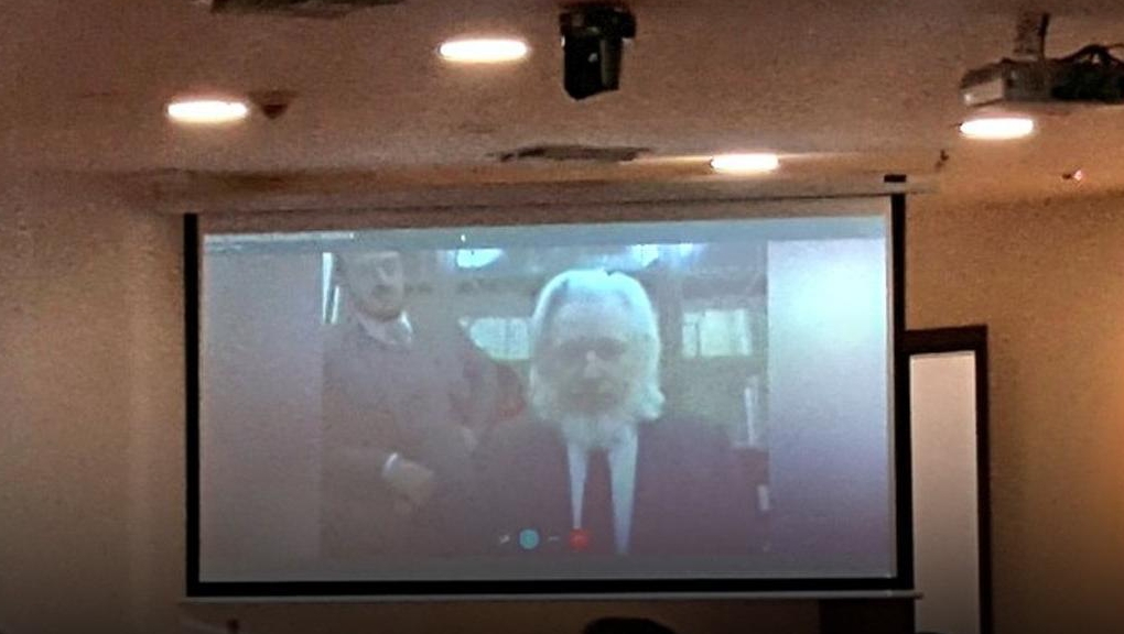 Acción de protección plateada al Estado por Julián Assange fue suspendida por fallas técnicas.