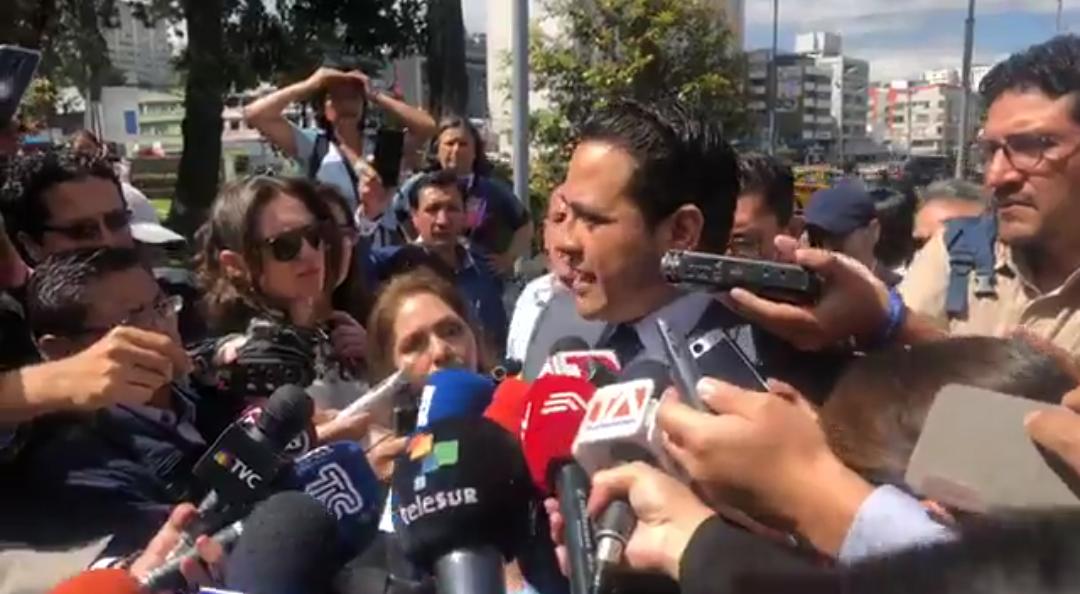 Asambleísta Ronny Aleaga presenta denuncia ante la Fiscalía, en contra de la presidenta del Legislativo y Ministra del Interior .
