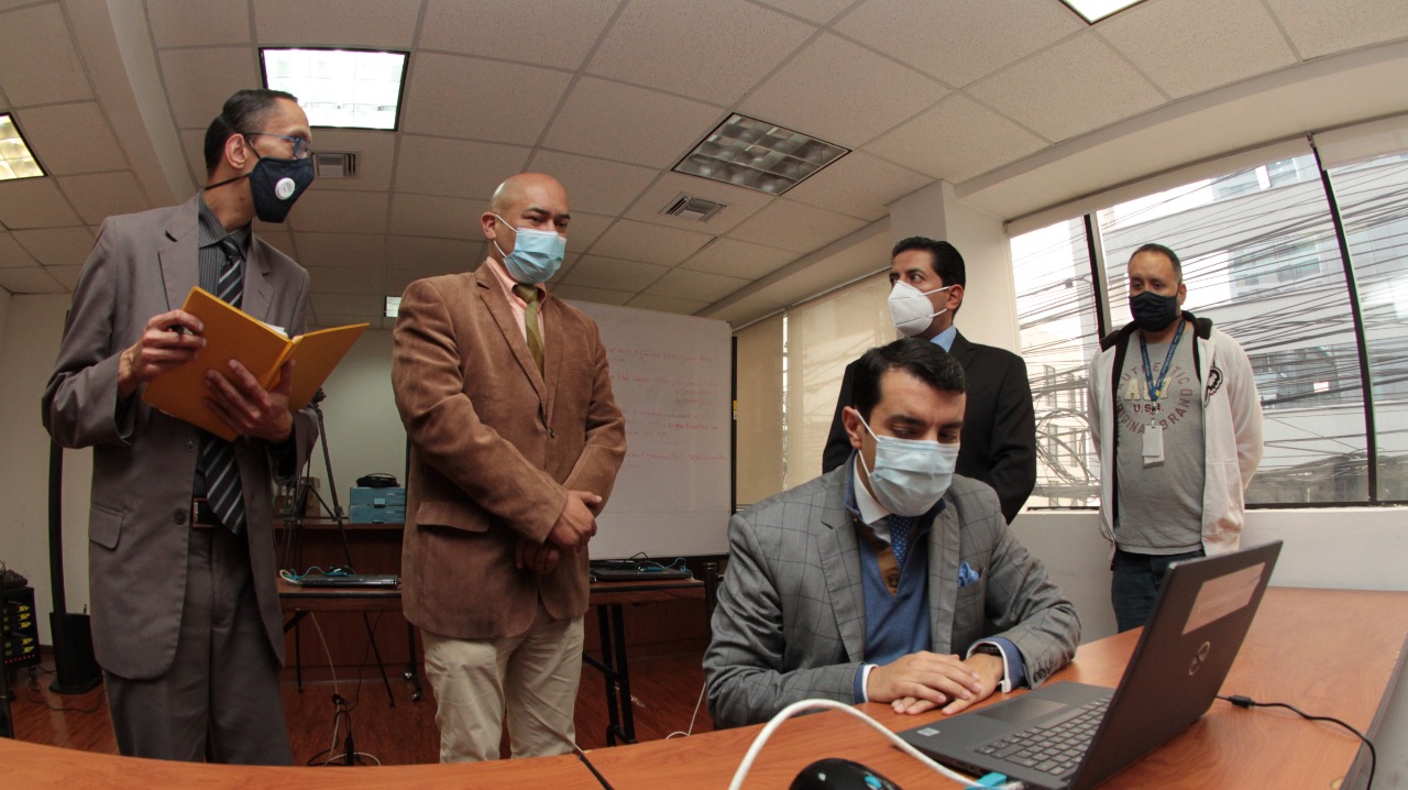 Comité de profesionales trabaja en la elaboración de casos para la prueba práctica del concurso para la CNJ