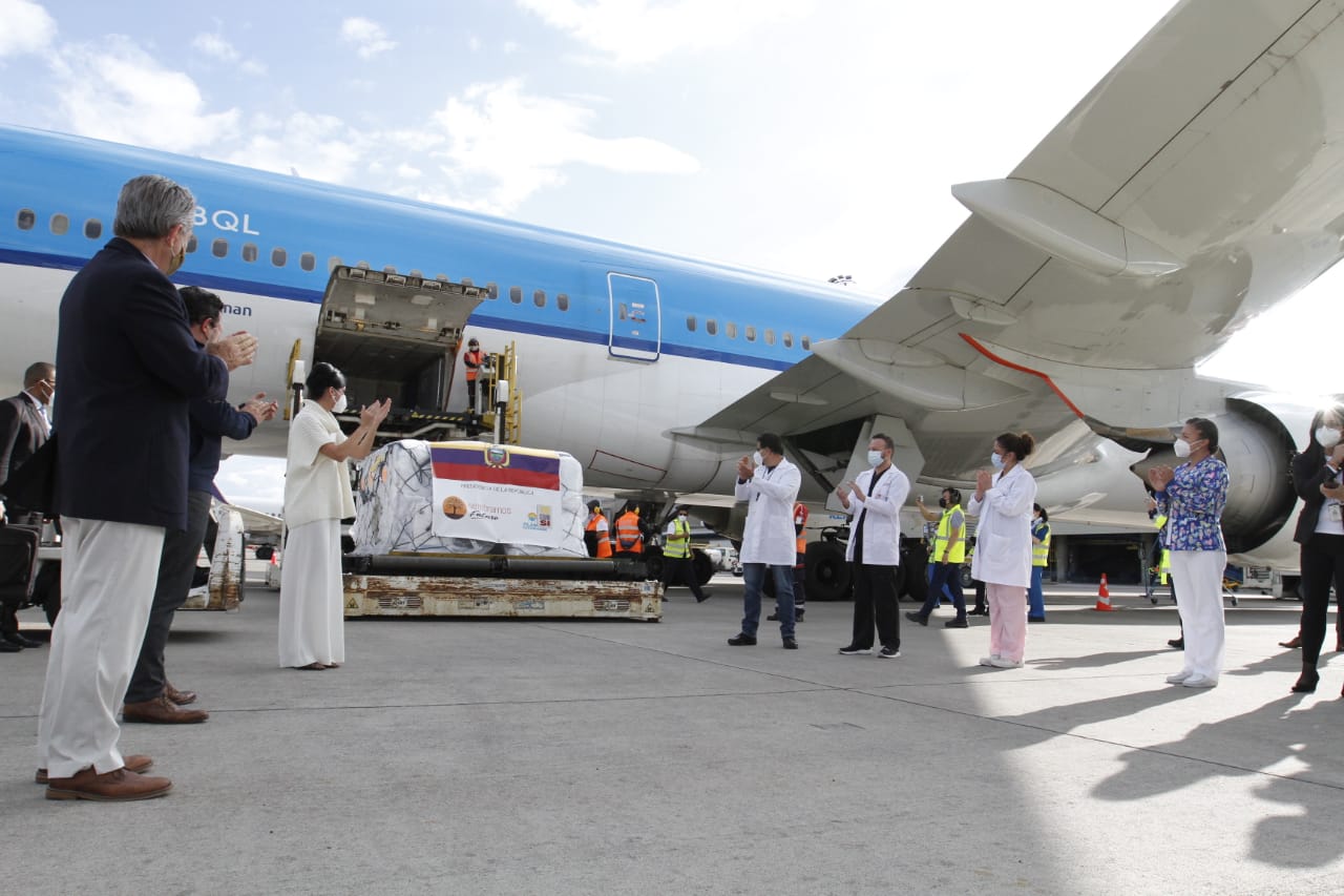 Llegan al país 8.000 vacunas de Pfizer contra el COVID-19.