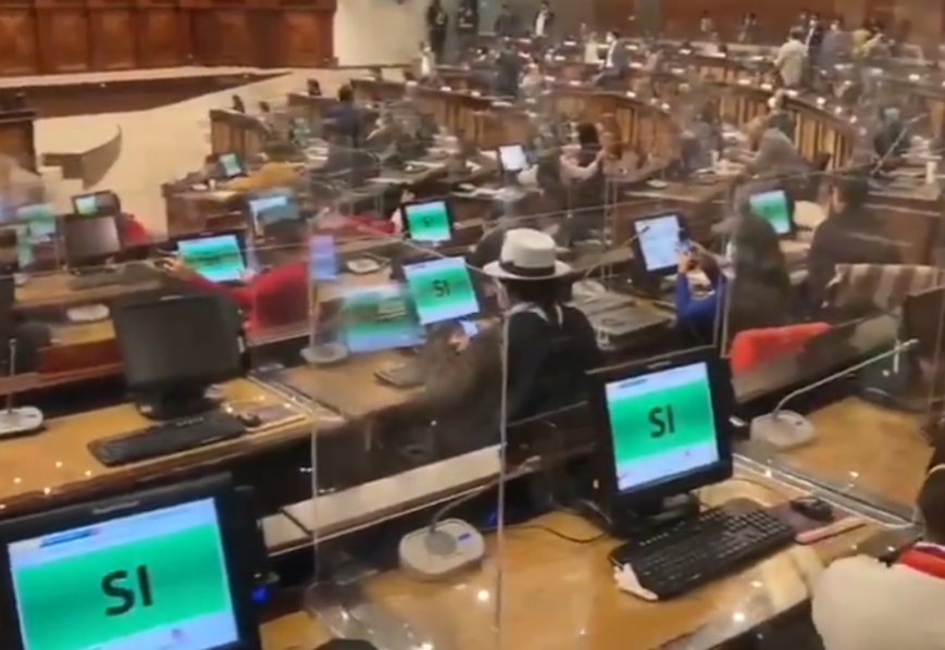 Por unanimidad el pleno de la Asamblea Nacional censuró a Pablo Celi por incumplimiento de funciones